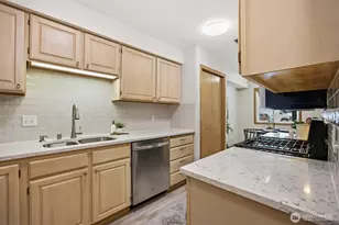 705 N State St, Bellingham, WA 98225 - Photo 13