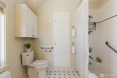 6318 5th Avenue NE #C, Seattle, WA 98115 - Photo 13