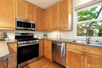 6318 5th Avenue NE #C, Seattle, WA 98115 - Photo 7