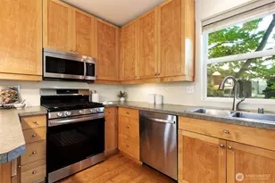 6318 5th Ave NE, Seattle, WA 98115 - Photo 7