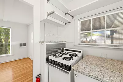 10346 Midvale Avenue N, Seattle, WA 98133 - Photo 11