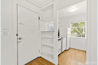 10346 Midvale Avenue N, Seattle, WA 98133 - Photo 9