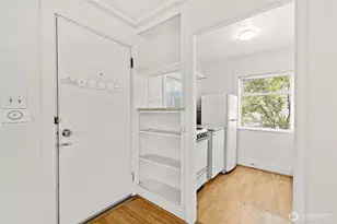 10346 Midvale Ave N, Seattle, WA 98133 - Photo 9