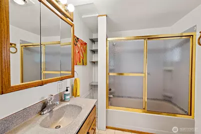 10346 Midvale Avenue N, Seattle, WA 98133 - Photo 15
