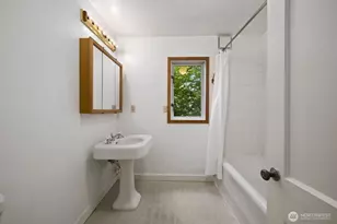 2415 Queen Anne Ave N, Seattle, WA 98109 - Photo 17