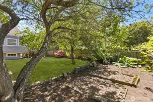 2415 Queen Anne Ave N, Seattle, WA 98109 - Photo 31
