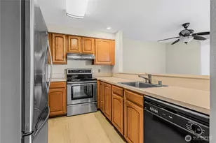 1301 S Puget Dr, Renton, WA 98055 - Photo 9