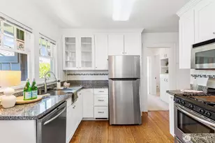 1916 E McGraw St, Seattle, WA 98112 - Photo 15