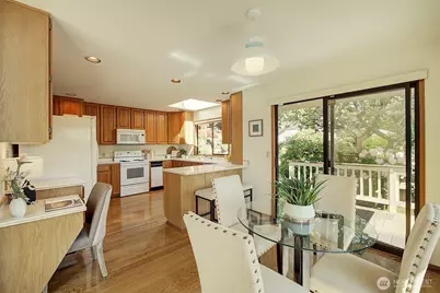 8211 128th Avenue SE, Newcastle, WA 98056 - Photo 9