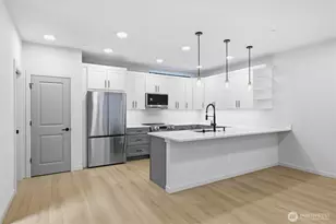 14610 Corliss Ave N, Shoreline, WA 98133 - Photo 11
