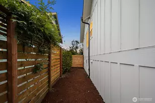 9553 Evanston Ave N, Seattle, WA 98103 - Photo 29