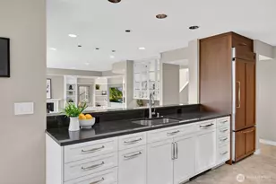 9829 NE 1st St, Bellevue, WA 98004 - Photo 11