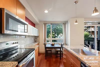4547 8th Avenue NE #203, Seattle, WA 98105 - Photo 9
