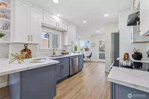331 NE 53rd St, Seattle, WA 98105 - Photo 13
