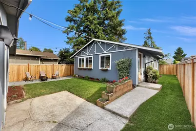 9020 13th St NE, Lake Stevens, WA 98258 - Photo 3