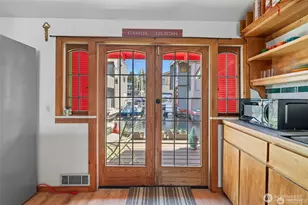 2727 Fairview Ave E, Seattle, WA 98102 - Photo 15