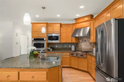 27422 SE 8th Place, Sammamish, WA 98075 - Photo 17