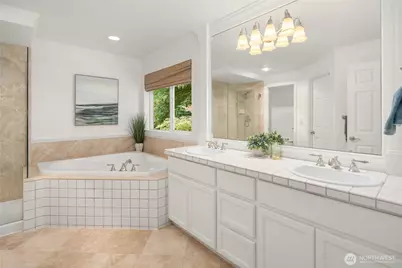 27422 SE 8th Place, Sammamish, WA 98075 - Photo 23