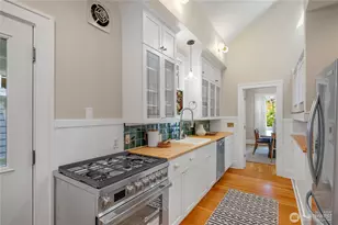 3929 Ashworth Ave N, Seattle, WA 98103 - Photo 9