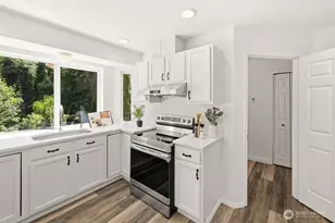 7547 NE 200th St, Kenmore, WA 98028 - Photo 9