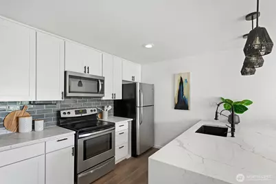 6225 Lake Washington Boulevard NE #402, Kirkland, WA 98033 - Photo 5