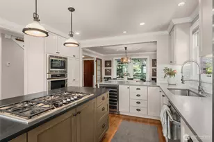 2406 Bigelow Ave N, Seattle, WA 98109 - Photo 11