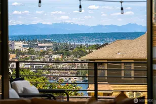2406 Bigelow Ave N, Seattle, WA 98109 - Photo 7