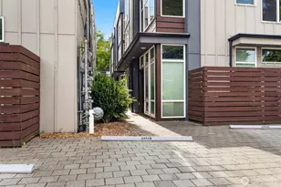 2404 Dexter Ave N, Seattle, WA 98109 - Photo 19