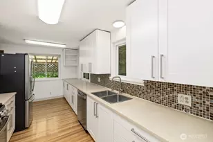 10312 Wallingford Ave N, Seattle, WA 98133 - Photo 7