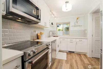 322 N 134th Street #104, Seattle, WA 98133 - Photo 7