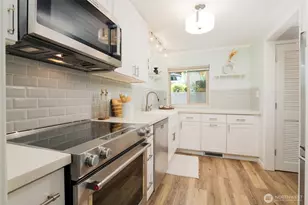 322 N 134th St, Seattle, WA 98133 - Photo 7
