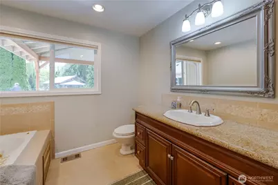1918 S Lake Stickney Dr, Lynnwood, WA 98087 - Photo 13