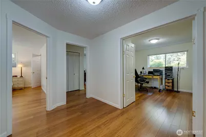 1918 S Lake Stickney Dr, Lynnwood, WA 98087 - Photo 9