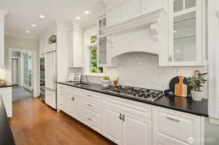 2720 105th Ave SE, Beaux Arts, WA 98004 - Photo 9