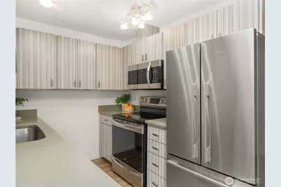 5624 Roosevelt Way NE #302, Seattle, WA 98105 - Photo 5