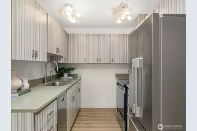5624 Roosevelt Way NE #302, Seattle, WA 98105 - Photo 7