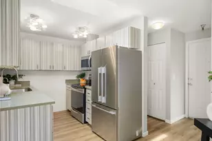 5624 Roosevelt Way NE, Seattle, WA 98105 - Photo 9