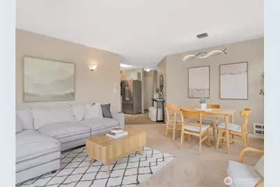 5624 Roosevelt Way NE #302, Seattle, WA 98105 - Photo 3