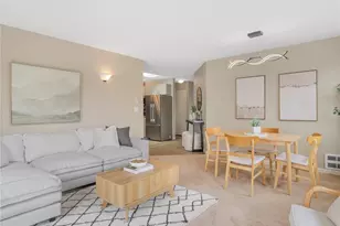 5624 Roosevelt Way NE, Seattle, WA 98105 - Photo 3