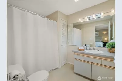 5624 Roosevelt Way NE #302, Seattle, WA 98105 - Photo 13
