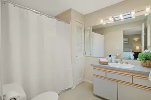 5624 Roosevelt Way NE, Seattle, WA 98105 - Photo 13