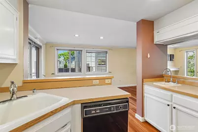 1111 10th Avenue E #20, Seattle, WA 98102 - Photo 13