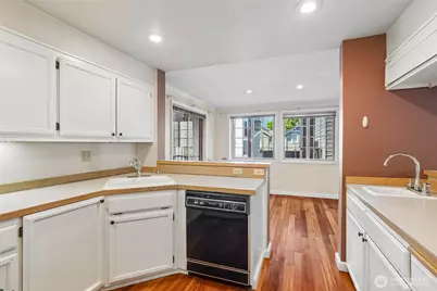 1111 10th Avenue E #20, Seattle, WA 98102 - Photo 11