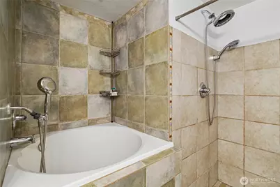 1111 10th Avenue E #20, Seattle, WA 98102 - Photo 17