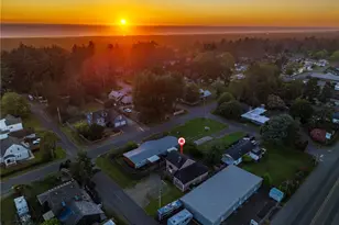 1209 36th St, Seaview, WA 98644 - Photo 3