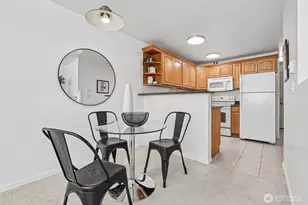 5624 Roosevelt Way NE, Seattle, WA 98105 - Photo 9