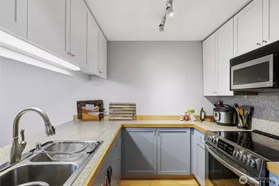 275 W Roy Street #412, Seattle, WA 98119 - Photo 7
