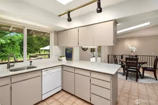 8634 NE 169th St, Kenmore, WA 98028 - Photo 9