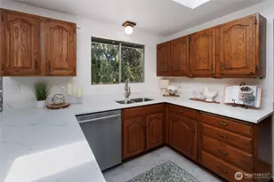 12822 NE 68th St, Kirkland, WA 98033 - Photo 9