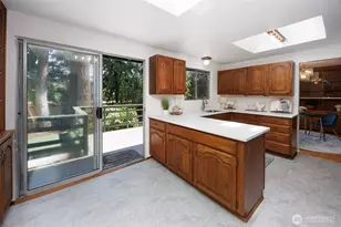 12822 NE 68th St, Kirkland, WA 98033 - Photo 17